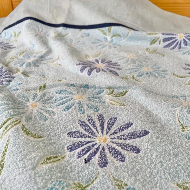 --タオルケット シングル 衿付き 日本製 薄手 薄い 軽い 花柄 ブルー 夏に快適 国産 おぼろプリント 140×190センチ オールシーズン |  | 03