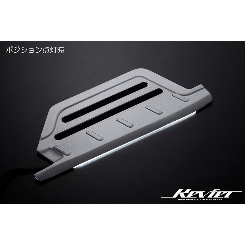 200系 ハイエース LEDステップガード 2機能搭載 (ポジション