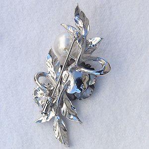 ブローチ 花 パール 真珠 南洋白蝶真珠 ホワイト系 直径10mm 黒蝶貝 フラワー 花モチーフ シルバー 送料無料 フォーマル プレゼント ギフト 自分買い puの画像