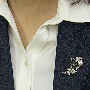 ブローチ 花 パール 真珠 南洋白蝶真珠 ホワイト系 直径10mm 黒蝶貝 フラワー 花モチーフ シルバー 送料無料 フォーマル プレゼント ギフト 自分買い puの画像