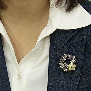 ブローチ 花 パール 真珠 3WAY ピンブローチ たひち黒蝶真珠 グリーン系 直径10mm 黄蝶貝 花モチーフ シルバー 送料無料 プレゼント ギフト 自分買い puの画像