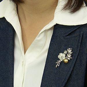ブローチ 花 パール 真珠 3WAY ピンブローチ 南洋白蝶真珠 ゴールド系 直径10mm 白蝶貝 花モチーフ シルバー 送料無料 プレゼント ギフト ご褒美 自分買い puの画像