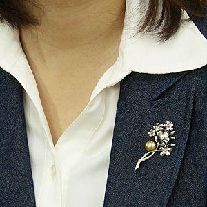 ブローチ 花 パール 真珠 南洋白蝶真珠 ゴールド系 直径10mm 黒蝶貝 フラワー 花モチーフ シルバー 送料無料 フォーマル プレゼント ギフト 自分買い puの画像
