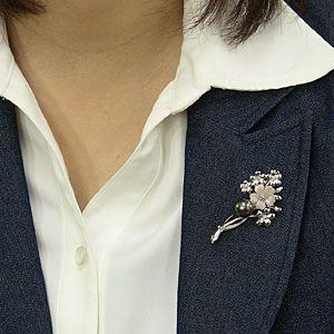 ブローチ 花 パール 真珠 タヒチ黒蝶真珠 グリーン系 直径10mm ピンク貝 フラワー 花モチーフ シルバー 送料無料 フォーマル プレゼント ご褒美 自分買い puの画像