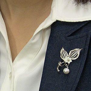 ブローチ 花 パール 真珠 南洋白蝶真珠 ホワイト系 直径10mm 白蝶貝 フラワー 花モチーフ シルバー 送料無料 フォーマル プレゼント ギフト 自分買い puの画像