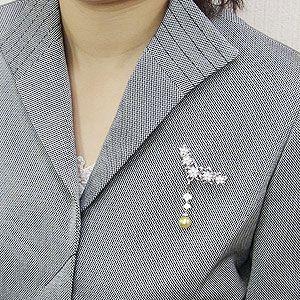 ブローチ 花 真珠パールブローチ 南洋白蝶真珠 ゴールド系 10mm 白蝶貝 花モチーフ ゴールデンパール真珠 送料無料 プレゼント ギフト ご褒美 自分買い puの画像