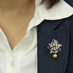 ブローチ 花 パール 真珠 ブローチ 南洋白蝶真珠 ゴールド系 直径10mm 黒蝶貝 花モチーフ 送料無料 フォーマル プレゼント ギフト ご褒美 自分買い puの画像