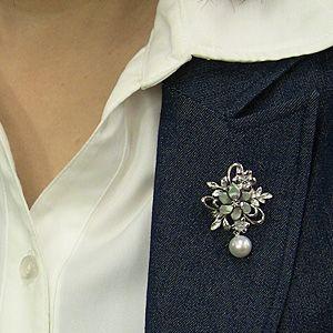 ブローチ 花 パール 真珠 ブローチ 南洋白蝶真珠 ホワイト系 直径10mm 黒蝶貝 花モチーフ 送料無料 フォーマル プレゼント ギフト ご褒美 自分買い puの画像