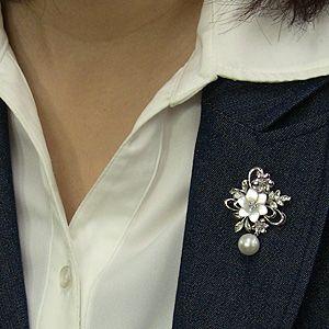 ブローチ 花 パール 真珠 南洋白蝶真珠 ホワイト系 直径10mm 白