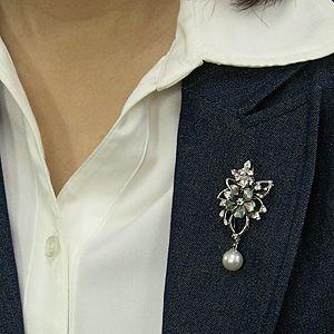 ブローチ 花 パール 真珠 ブローチ 南洋白蝶真珠 ホワイト系 直径10mm 黒蝶貝 花モチーフ 5WAYタイプ 送料無料 フォーマル プレゼント ギフト 自分買い puの画像