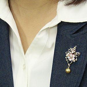 ブローチ 花 パール 真珠 ブローチ 南洋白蝶真珠 ゴールド系 直径10mm ピンク貝 花モチーフ 5WAYタイプ 送料無料 フォーマル プレゼント ご褒美 自分買い puの画像