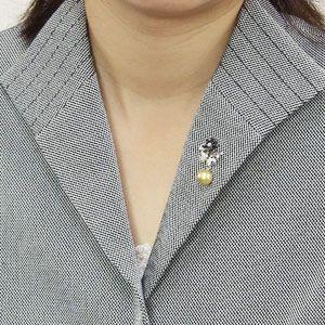 ブローチ 真珠 ピンズ 大粒 揺れる 南洋白蝶真珠 黒蝶貝 花 フラワー ゴールデンパール 真珠 送料無料 コサージュ フォーマル プレゼント ギフト 自分買い puの画像