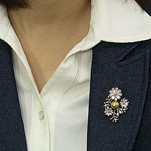 ブローチ 花 パール 真珠 ブローチ 南洋白蝶真珠 ゴールド系 直径10mm ピンク貝 花モチーフ 送料無料 フォーマル プレゼント ギフト ご褒美 自分買い puの画像