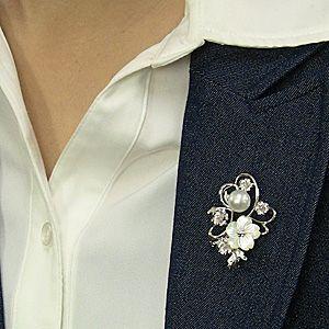 ブローチ 花 パール 真珠 ブローチ 南洋白蝶真珠 ホワイト系 直径10mm 白蝶貝 花モチーフ 送料無料 フォーマル プレゼント ギフト ご褒美 自分買い puの画像