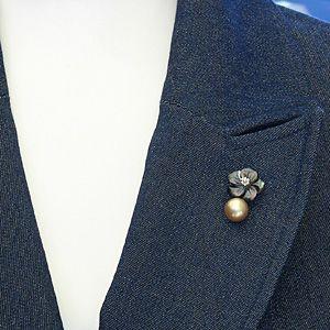 ブローチ 花 パール 真珠 ピンブローチ ラペルピン 南洋白蝶真珠 10mm 黒蝶貝 フラワー 花モチーフ 送料無料 フォーマル プレゼント ギフト 自分買い puの画像