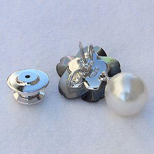 ブローチ 花 パール 真珠 ピンブローチ ラペルピン 南洋白蝶真珠 10mm 黒蝶貝 フラワー 花モチーフ 送料無料 フォーマル プレゼント ギフト 自分買い puの画像