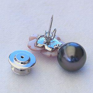 ブローチ 花 パール 真珠 ピンブローチ ラペルピン ブラックパール タヒチ黒蝶真珠 ピンク貝 フラワー 花モチーフ 送料無料 プレゼント ご褒美 自分買い puの画像