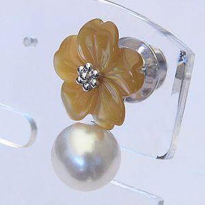 ブローチ 花 パール 真珠 ピンブローチ ラペルピン 南洋白蝶真珠 10mm 黄蝶貝 フラワー 花モチーフ 送料無料 フォーマル プレゼント ギフト 自分買い puの画像