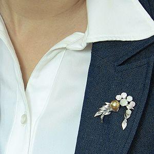 ブローチ 花 パール 真珠 ゴールデンパール 南洋白蝶真珠 ゴールド系 直径10mm 白蝶貝 ピンク貝 薔薇モチーフ 送料無料 プレゼント ギフト 自分買い puの画像