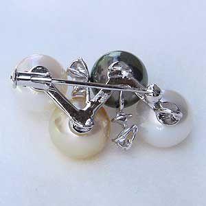 ブローチ 南洋白蝶真珠 タヒチ黒蝶真珠 k18 ダイヤモンド パール セミ