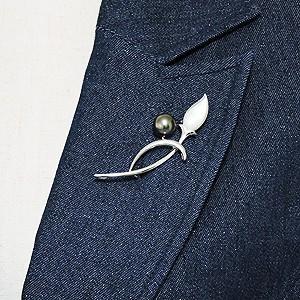 ブローチ パールブローチ ブラックパール 黒真珠 タヒチ黒蝶真珠 ホワイトシェル 白蝶貝 シルバー レディース 送料無料 プレゼント ギフト 自分買い puの画像