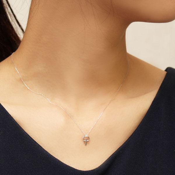 美品】K10WG ダイヤモンド 0.18ct スリーストーン ネックレス スリー 