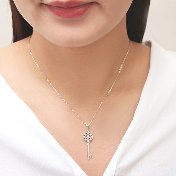 ネックレス ダイヤモンド カギ 鍵 キー キーモチーフ ダイヤ 0.08ct 