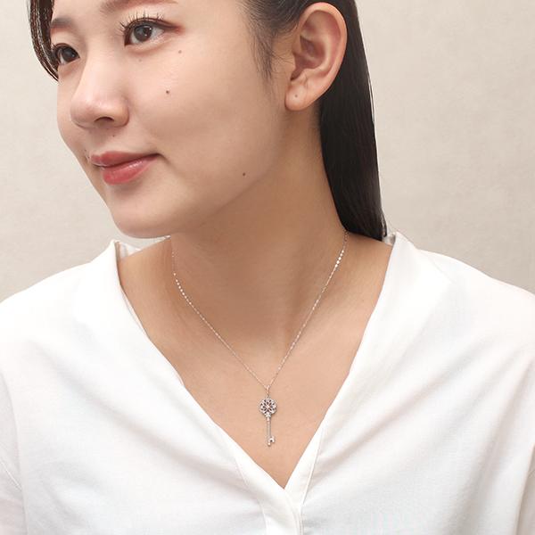ネックレス ダイヤモンド カギ 鍵 キー キーモチーフ ダイヤ 0.08ct 