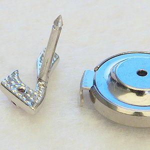ルビー 7月誕生石 ピンブローチ k18 ホワイトゴールド ラッキーナンバー7 ピンズ タイニーピン ラペルピン 送料無料 プレゼント ギフト ご褒美 自分買い puの画像