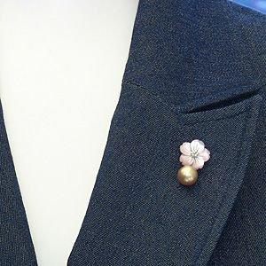 パール ブローチ 花 パール 真珠 ピンブローチ メンズ ラペルピン 南洋白蝶真珠 ピンク貝 フラワー 花モチーフ 送料無料 プレゼント ギフト 自分買い puの画像
