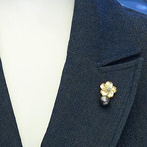 パールブローチ フォーマル パール 真珠 ピンブローチ メンズ ラペルピン 南洋白蝶真珠 黄蝶貝 フラワー 花モチーフ 送料無料 プレゼント ギフト 自分買い puの画像