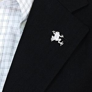 最新 メンズ 男性用 カエルモチーフ ラペルピン ダイヤモンド サファイア かえるモチーフ カエルブローチ ピンブローチ フロッグ プレゼント ご褒美 自分買い p 【H2012753165】(72735円)