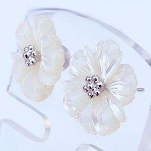 シェル ピアス 真珠ピアス パール ピアス パールピアス シェル 花 白蝶貝 花モチーフ デイジー ホワイトゴールド k14 送料無料 プレゼント ギフト puの画像