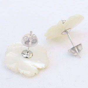 LAZY SUSAN K10YGピアス シェルパールダイヤモンド　白蝶貝 LAZY SUSAN K10YGピアス シェルパールダイヤモンド 白蝶貝