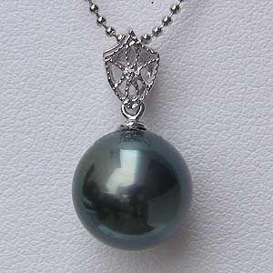 タヒチ黒蝶真 k18 ペンダントトップ ヘッド グリーン系 ドロップ形