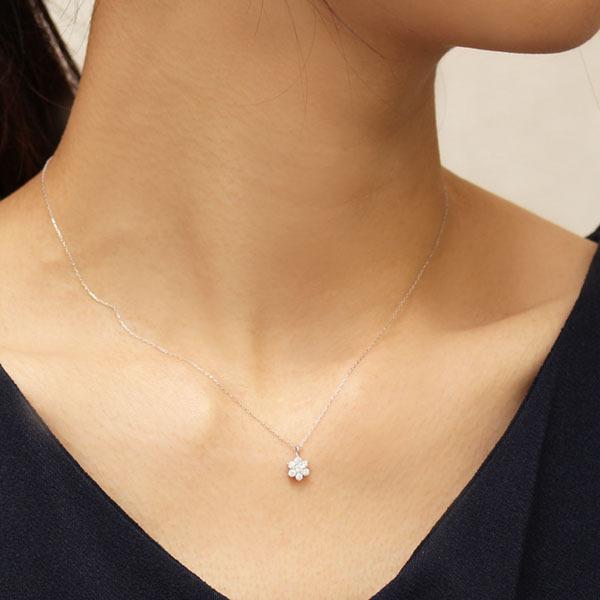 18金　ダイヤモンド フラワー ネックレス K18 ホワイトゴールド　花 ダイヤモンド ネックレス ダイヤネックレス ダイヤ フラワー 花 k18