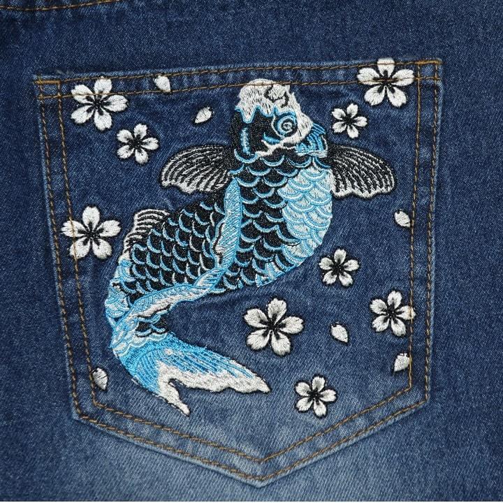 ジーンズ メンズ 刺繍 和柄 昇り鯉 兜 ストレート デニム ジーンズ メンズ 刺繍 和柄 昇り鯉 兜 ストレート デニム