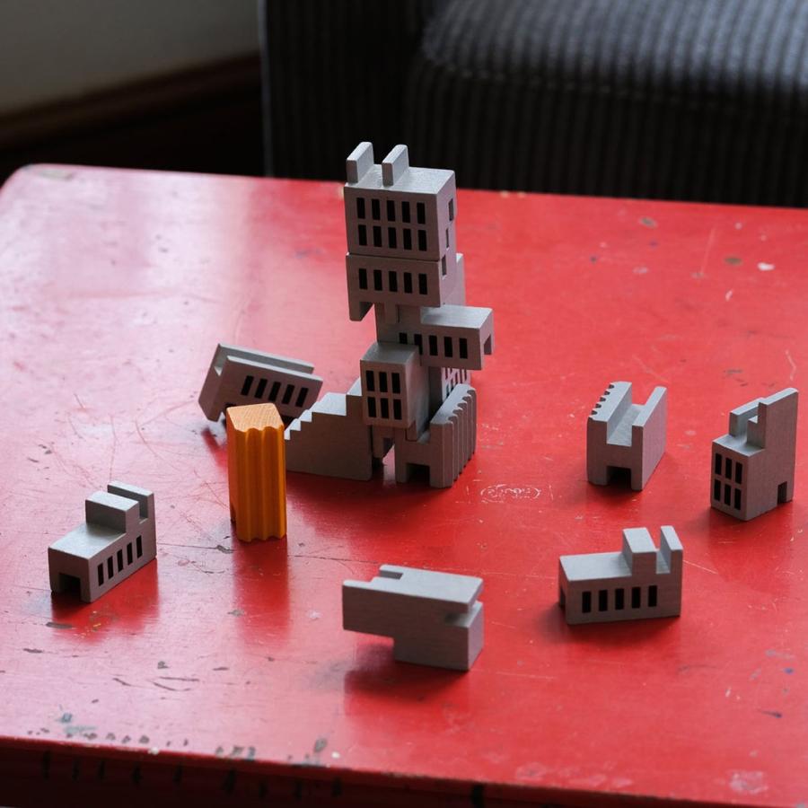 A Tangible Future Brutalist Tower ブルータリストタワー スタッキングゲーム おもちゃ 積み木 ブルータリズム建築の画像