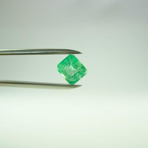 天然エメラルド ルース…ヒート処理して有ります。