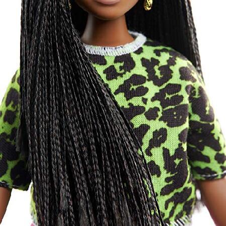 売り出し特注品 Barbie Fashionistas Doll #144 with Long Brunette Braids Wearing Neon Green Animal-Print Top， Pink Shorts， White Sandals ＆ Earrings， Toy for Kids 3 to