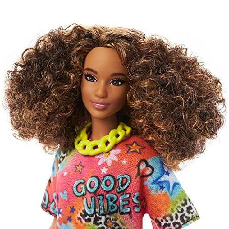 安心の販売 Barbie Doll， Kids Toys， Curly Brown Hair， Fashionistas， Athletic Body Shape， Graffiti-Print T-Shirt Dress， Clothes and Accessories