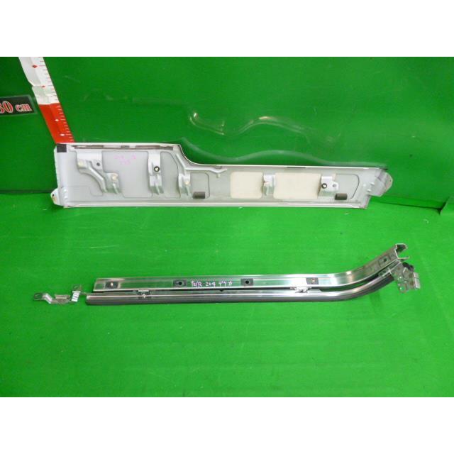 デリカD5 DBA-CV5W 左スライドレールカバー : Shirato Auto デリカD5 DBA-CV5W 左スライドレールカバー : Shirato Auto