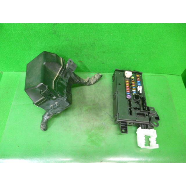 ムーヴ ムーヴキャンバス DBA-LA800S ヒューズボックス : Shirato Auto