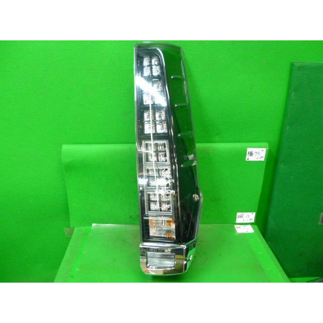 ヴォクシー DBA-ZRR80W 右テールランプ 28-232 81551-28560 