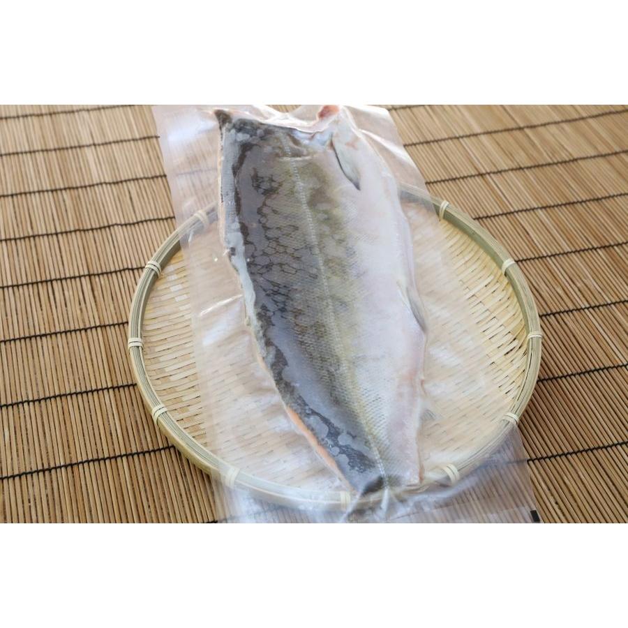 サクラマス 生半身 大 約500g 魚体1.5kgサイズ 北海道 斜里町産 サクラマス 生半身 大 約500g 魚体1.5kgサイズ 北海道 斜里町産