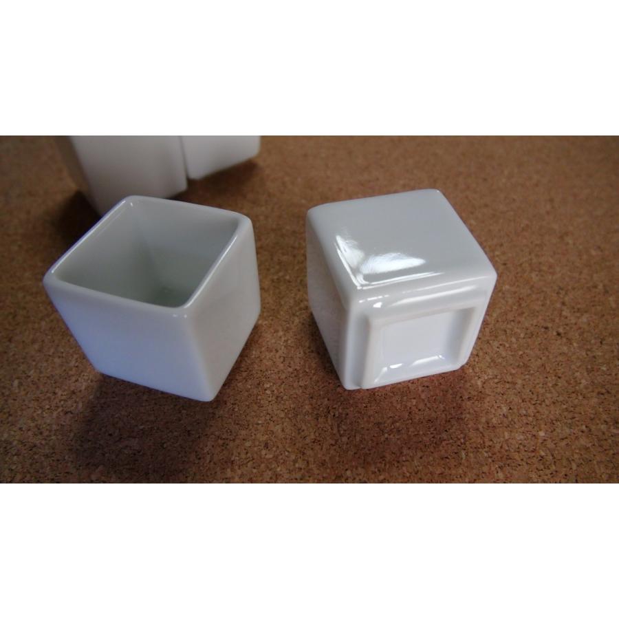 キューブ型小物入れ４個セット　ミニサイズ　正方形　白　陶器　ポーセリンアート　チャイナペイント　絵付け
