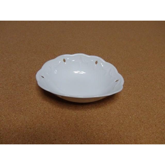 模様入り石鹸入れ（透かし入り） ソープディッシュ 石鹸置き 陶器 白