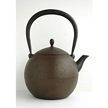 海外正規品】（南部鉄器） 鈴木盛久工房 日の丸形鉄瓶 中（化粧箱入り