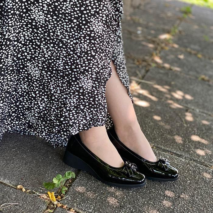 リボン パンプス 5E 本革 レザー 黒 フォーマル エナメル 結婚式