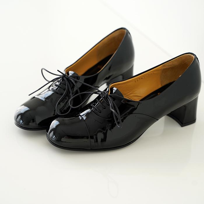 chausser（ショセ） レースアップパンプス C-2185 black enamel